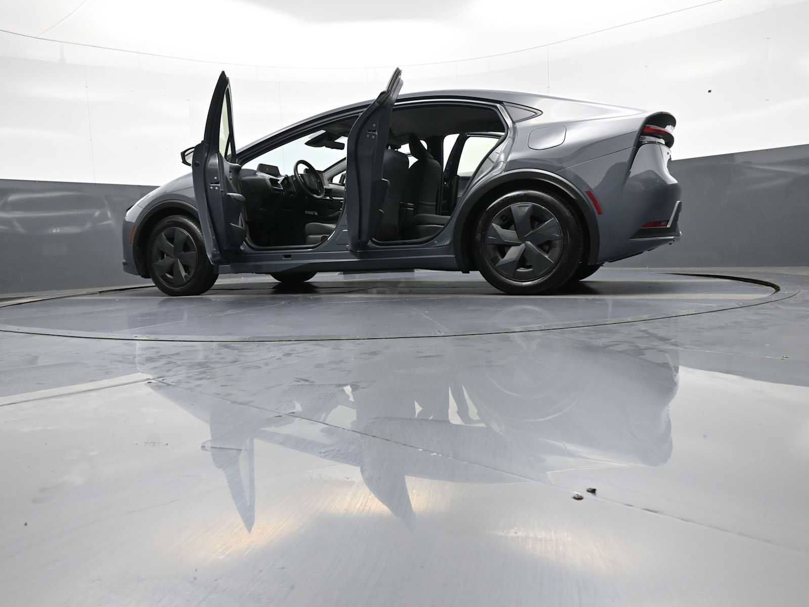 Used 2025 Toyota Prius LE FWD image 48