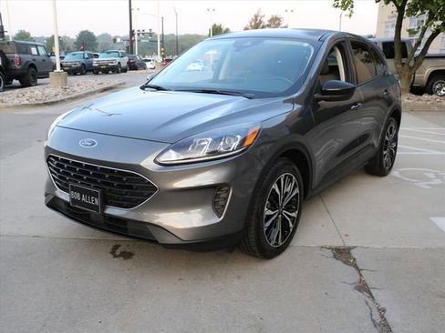 Used 2021 Ford Escape SE w/ SE Sport Appearance Package image 2