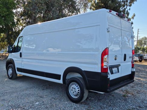 Used 2026 RAM ProMaster 2500 w/ Convenience Group FWD image 4