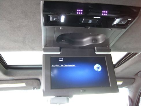 Used 2018 Cadillac Escalade Platinum RWD image 33