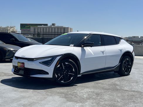 Used 2025 Kia EV6 Wind RWD image 2