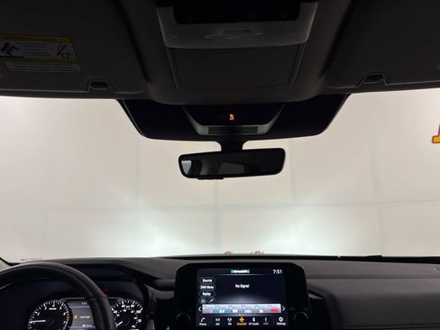 Certified 2025 Nissan Pathfinder SL FWD image 21