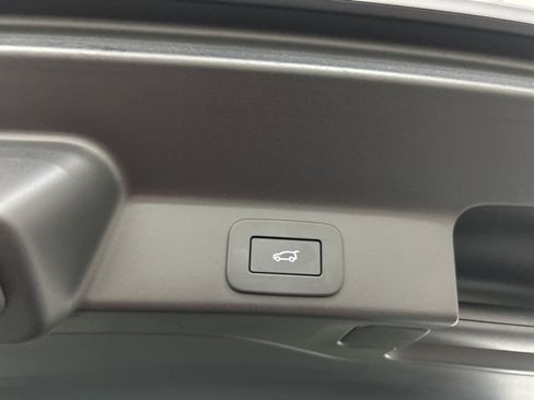 Used 2025 Jaguar F-PACE R-Dynamic S image 33