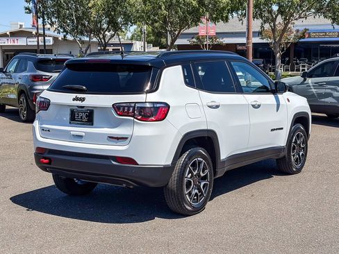 Used 2025 Jeep Compass Trailhawk AWD/4WD image 4