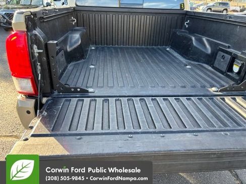 Used 2017 Toyota Tacoma TRD Off-Road w/ Premium & Technology Package AWD/4WD image 28