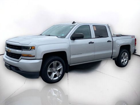 Used 2018 Chevrolet Silverado 1500 Custom w/ Custom Value Package image 2