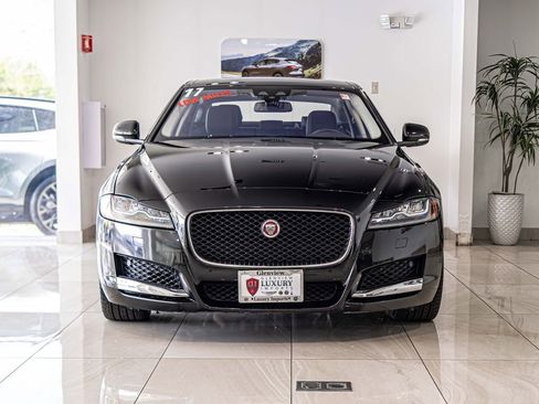 Used 2017 Jaguar XF Prestige AWD/4WD image 2