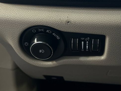 Used 2022 Chrysler Pacifica Touring-L FWD image 33
