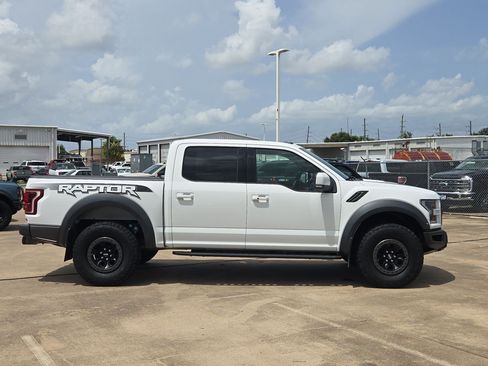 Used 2018 Ford F150 Raptor w/ Equipment Group 802A Luxury AWD/4WD image 2