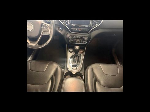 Used 2019 Jeep Cherokee Limited AWD/4WD image 16