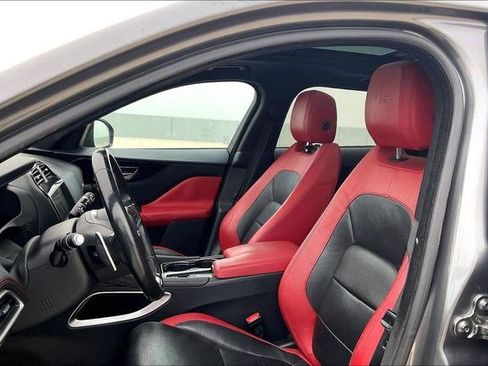 Used 2017 Jaguar F-PACE S image 9