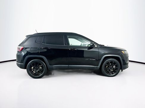 Used 2022 Jeep Compass Latitude FWD image 10