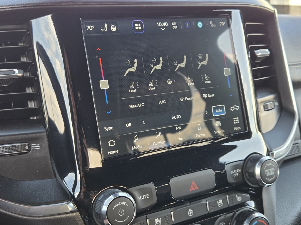 Used 2024 RAM 1500 Laramie AWD/4WD image 18