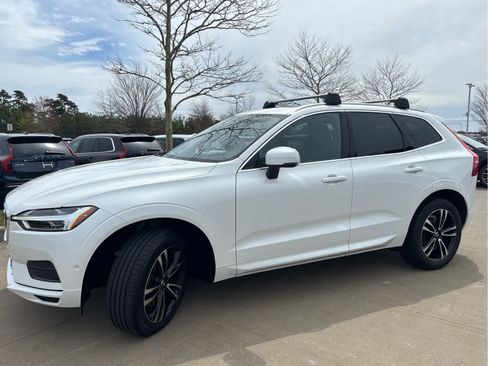 Used 2019 Volvo XC60 T6 Momentum w/ Multimedia Package AWD/4WD image 3