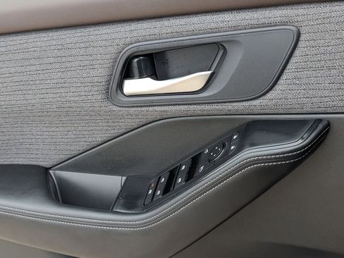 Certified 2023 Nissan Rogue SV FWD image 25