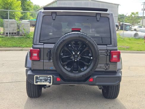 Certified 2025 Jeep Wrangler Unlimited Sahara w/ Safety Group AWD/4WD image 12