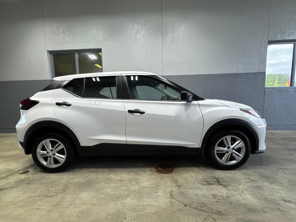 Used 2025 Nissan Kicks Play S FWD image 5