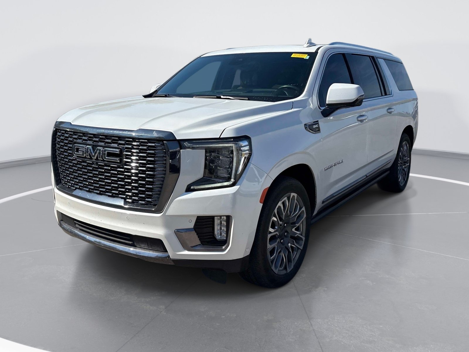 Used 2024 GMC Yukon XL Denali Ultimate AWD/4WD image 3