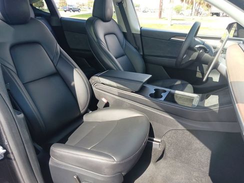 Used 2024 Tesla Model Y Long Range AWD/4WD image 16