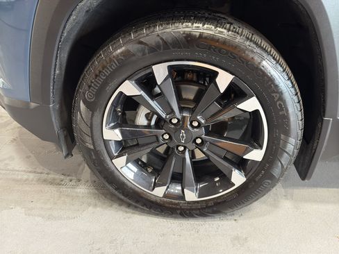 Used 2025 Chevrolet Equinox RS w/ Safety and Technology Package AWD/4WD image 9