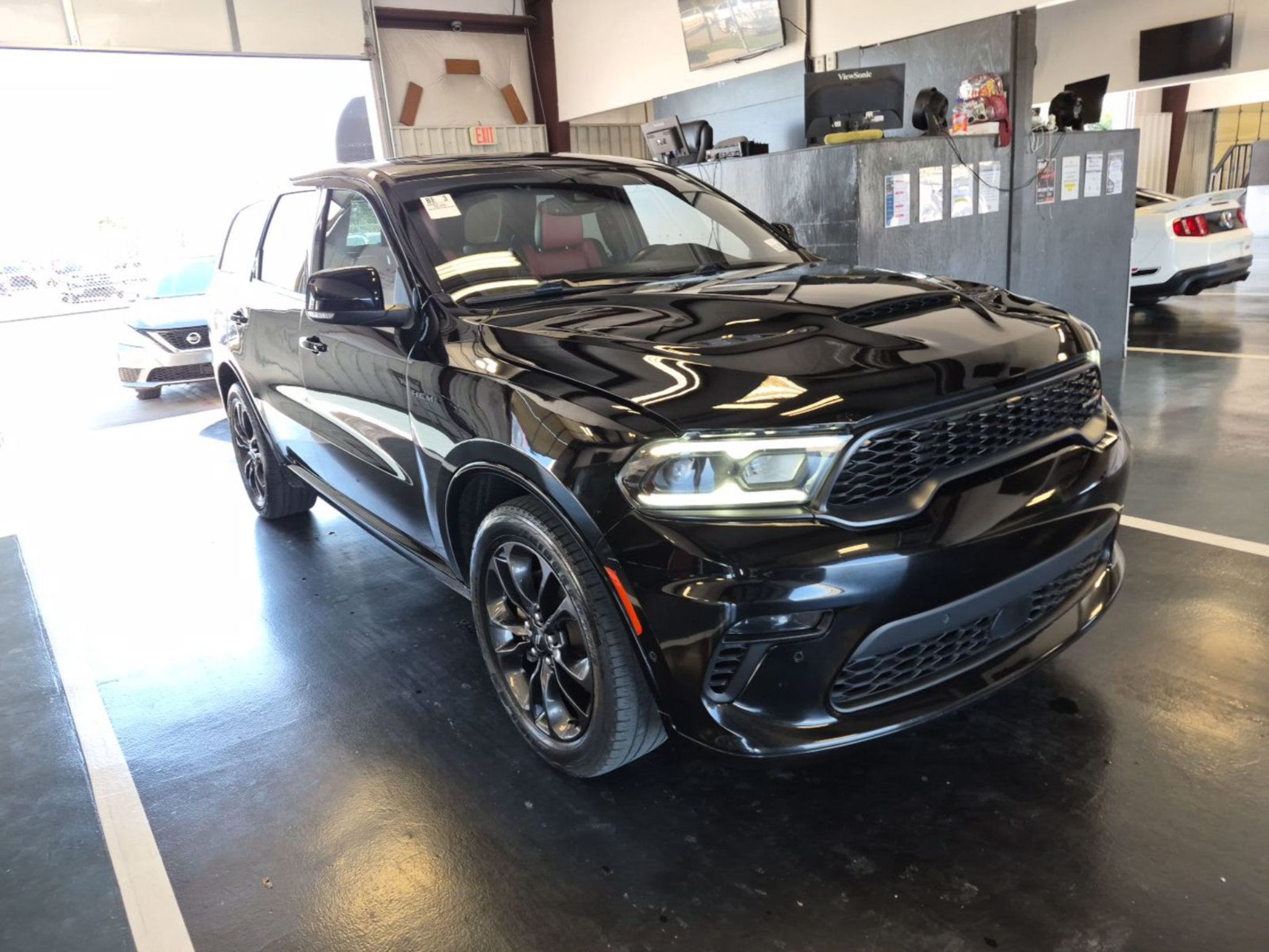 Used 2021 Dodge Durango R/T w/ Technology Group AWD/4WD image 2