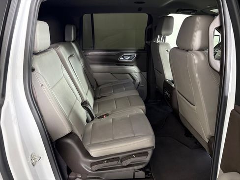 Used 2021 Chevrolet Suburban LT w/ Luxury Package AWD/4WD image 43