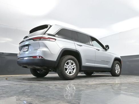 Used 2024 Jeep Grand Cherokee Laredo AWD/4WD image 47