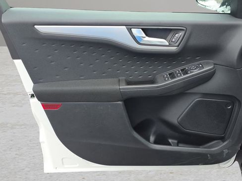 Used 2020 Ford Escape SE image 9