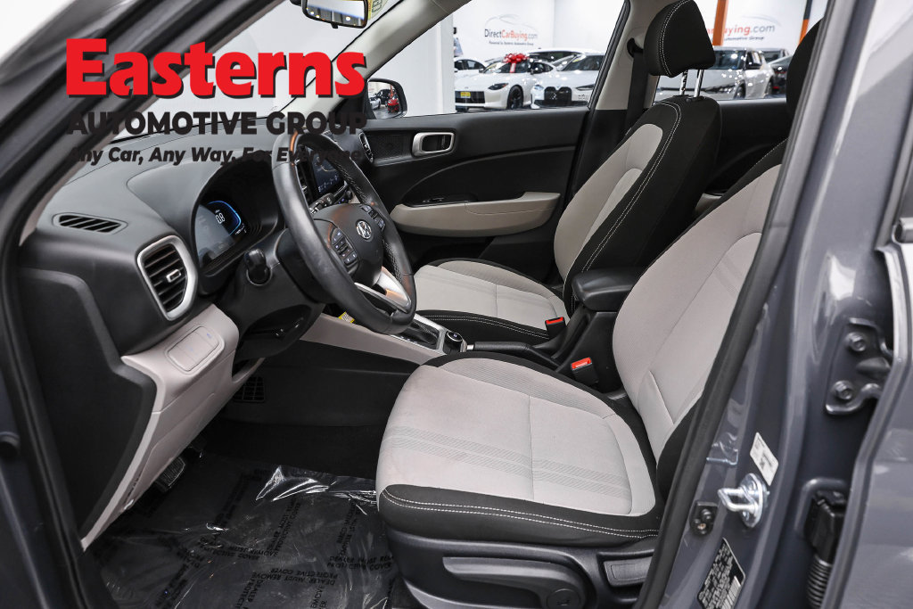 Used 2025 Hyundai Venue SEL FWD image 14