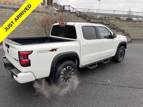 Used 2024 Nissan Frontier PRO-4X w/ Technology Package image 9