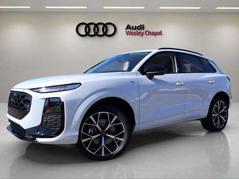 New 2026 Audi Q3 quattro 2.0T AWD/4WD image 1