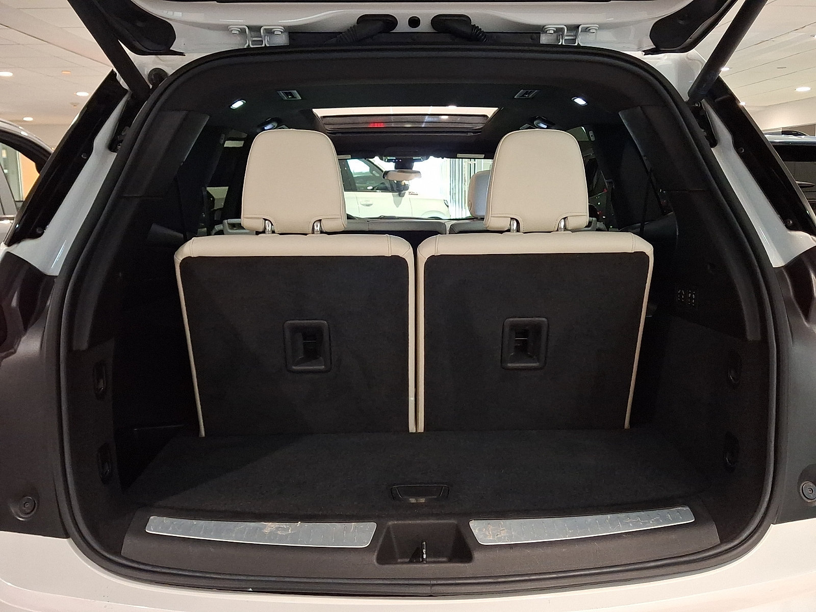 Certified 2023 Cadillac XT6 Sport w/ LPO, Floor Liner Package AWD/4WD image 28