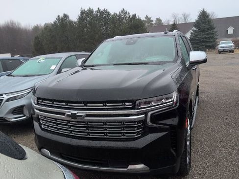 Used 2023 Chevrolet Suburban Premier w/ Premium Package image 2