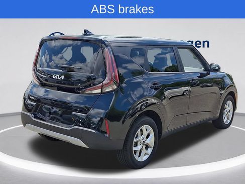 Used 2025 Kia Soul LX w/ LX Technology Package FWD image 4