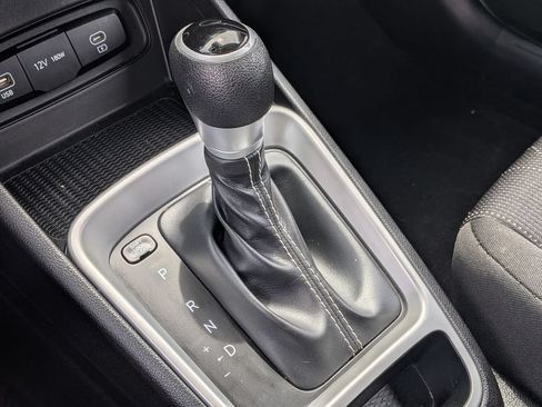 Certified 2024 Hyundai Venue SE FWD image 23