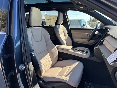 New 2026 Volvo XC90 B5 Core image 8