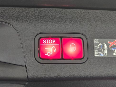 Certified 2025 Mercedes-Benz GLS 450 4MATIC image 24