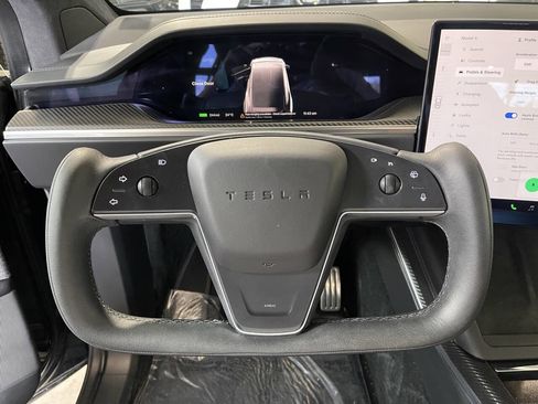 Used 2022 Tesla Model X Plaid image 11