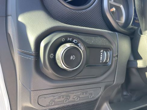 Used 2025 Jeep Wrangler Unlimited Rubicon AWD/4WD image 24