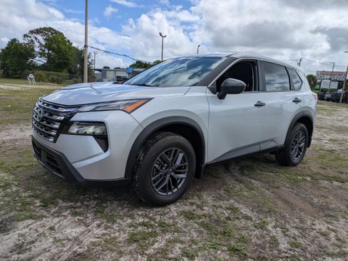 Used 2025 Nissan Rogue S FWD image 8