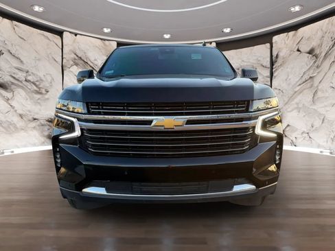 Used 2024 Chevrolet Suburban LT RWD image 2