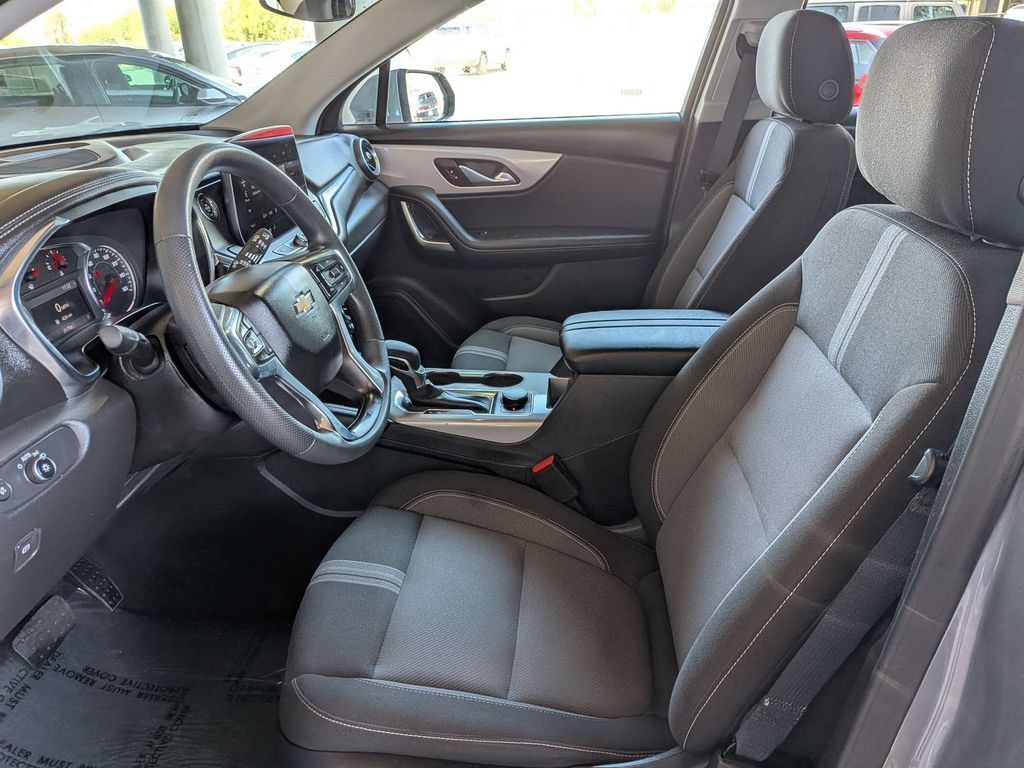 Used 2025 Chevrolet Blazer LT FWD image 15