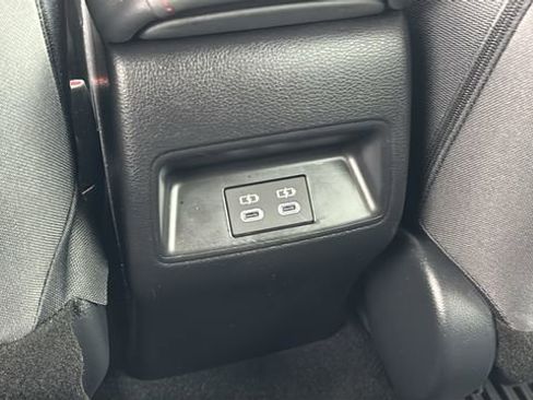 Used 2025 Toyota Corolla SE FWD image 8
