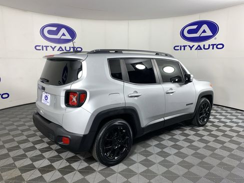 Used 2020 Jeep Renegade Altitude FWD image 3