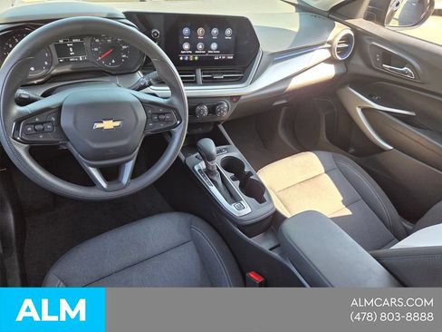 Used 2025 Chevrolet Trax LS FWD image 7