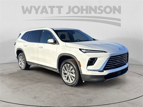 Used 2025 Buick Enclave Preferred image 7