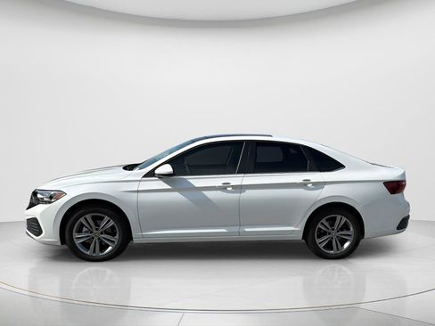 Certified 2024 Volkswagen Jetta SE w/ Panoramic Sunroof Package FWD image 10
