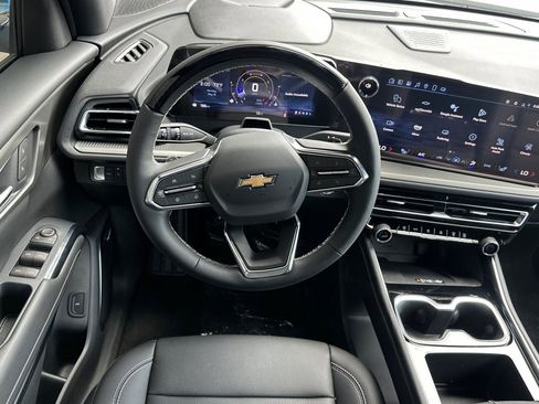 New 2025 Chevrolet Traverse LT w/ Enhanced Driving Package image 15