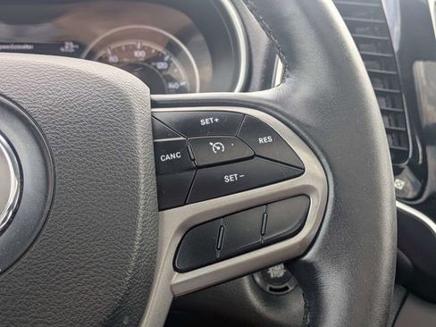 Used 2019 Jeep Cherokee Limited AWD/4WD image 28