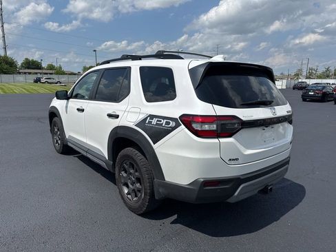 Used 2023 Honda Pilot TrailSport image 5
